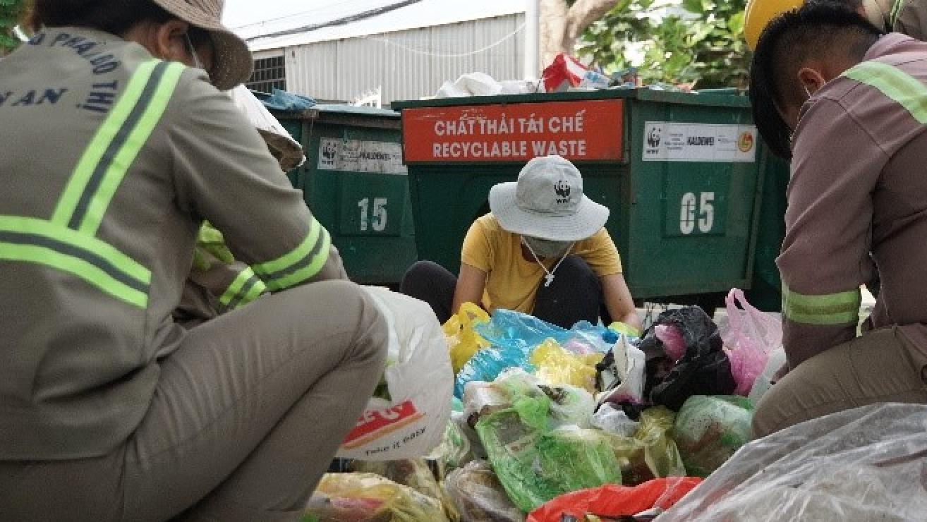WWF-[-]Việt[-]Nam[-]chung[-]tay[-]“Vì[-]một[-]Long[-]An[-]không[-]rác[-]thải[-]nhựa”